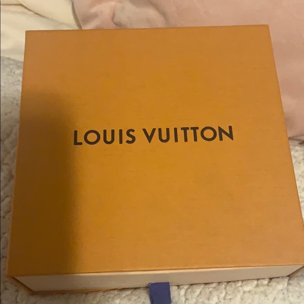 Women’s louie Vuitton belt